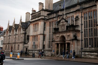 Fully Funded Weidenfeld Hoffmann Scholarships at Oxford University UK -2025